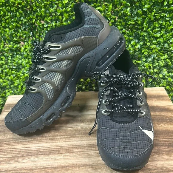 Nike Men's Black Athletic Shoes - Picture 12 of 16